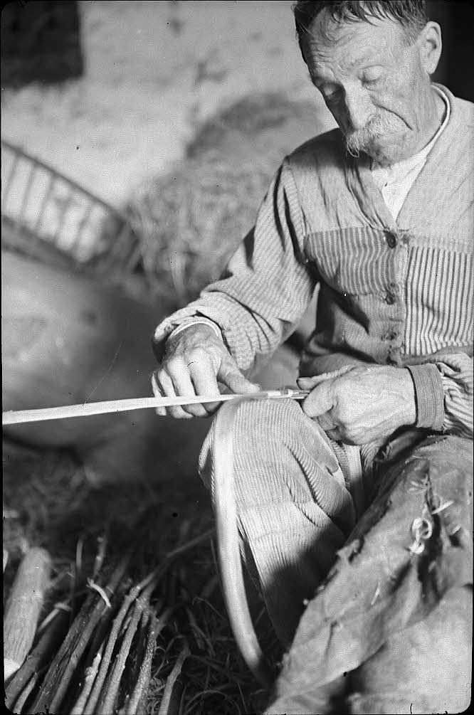 Dan Lailler photographie MNATP. Chantier 1810. Enquête sur les techniques artisanales (1942 - 1946) Pays de la Loire, France 1942/9/1 Ph.1943.3.13 Photo