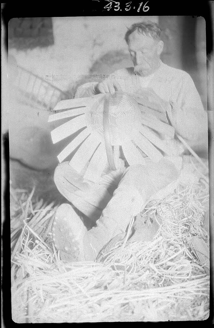 Dan Lailler photographie MNATP. Chantier 1810. Enquête sur les techniques artisanales (1942 - 1946) Pays de la Loire, France 1942/9/2 Ph.1943.3.16 Photo