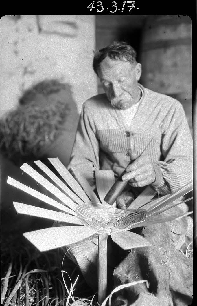 Dan Lailler photographie MNATP. Chantier 1810. Enquête sur les techniques artisanales (1942 - 1946) Pays de la Loire, France 1942/9/2 Ph.1943.3.17 Photo