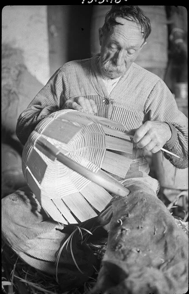 Dan Lailler photographie MNATP. Chantier 1810. Enquête sur les techniques artisanales (1942 - 1946) Pays de la Loire, France 1942/9/2 Ph.1943.3.18 Photo