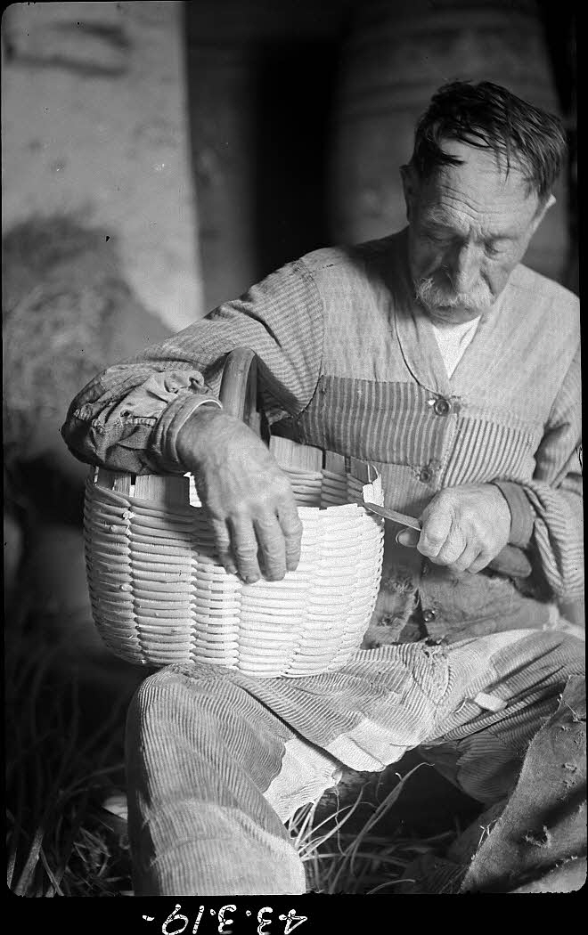Dan Lailler photographie MNATP. Chantier 1810. Enquête sur les techniques artisanales (1942 - 1946) Pays de la Loire, France 1942/9/2 Ph.1943.3.19 Photo