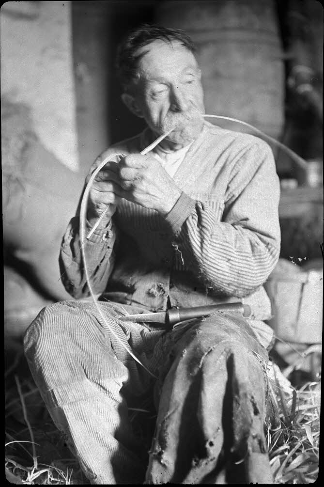 Dan Lailler photographie MNATP. Chantier 1810. Enquête sur les techniques artisanales (1942 - 1946) Pays de la Loire, France 1942/9/2 Ph.1943.3.21 Photo
