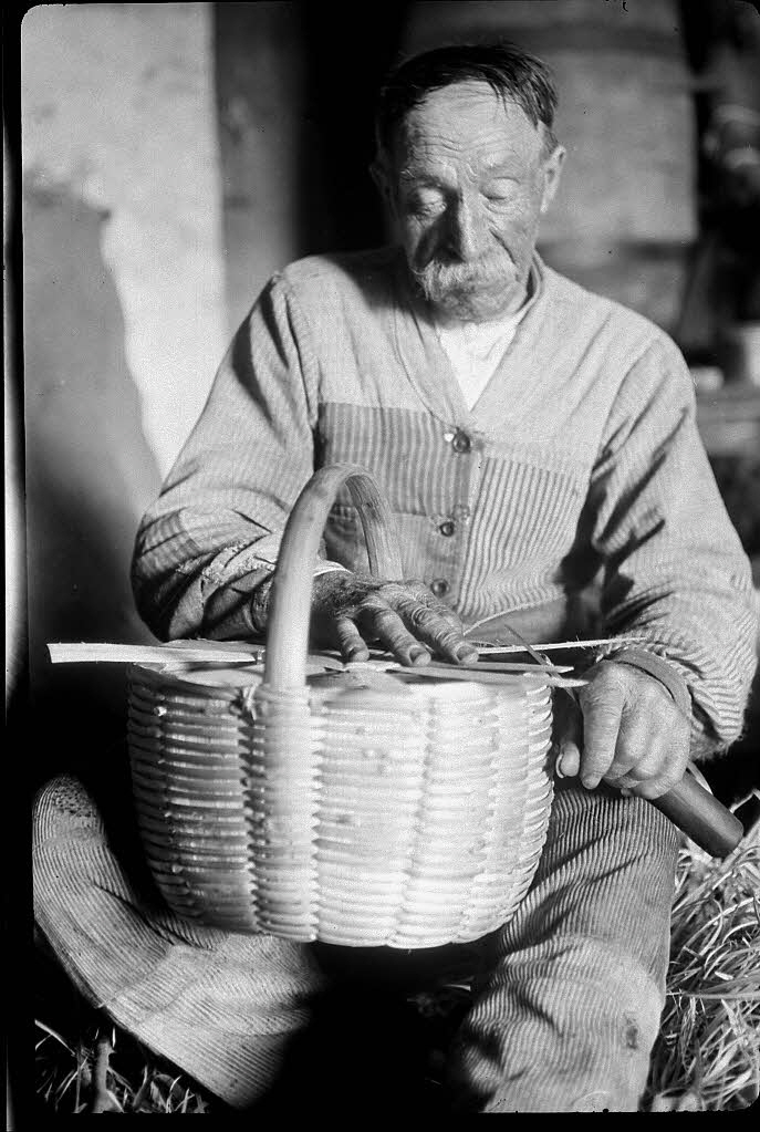 Dan Lailler photographie MNATP. Chantier 1810. Enquête sur les techniques artisanales (1942 - 1946) Pays de la Loire, France 1942/9/2 Ph.1943.3.22 Photo