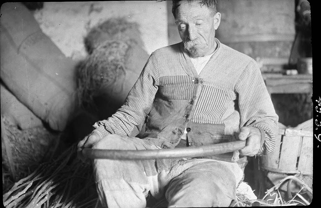 Dan Lailler photographie MNATP. Chantier 1810. Enquête sur les techniques artisanales (1942 - 1946) Pays de la Loire, France 1942/9/1 Ph.1943.3.9 Photo