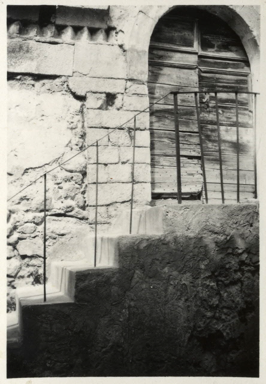 Yvon Almairac photographie Maison romane Languedoc-Roussillon, France 1943/4/13 Ph.1943.306.99 Photo