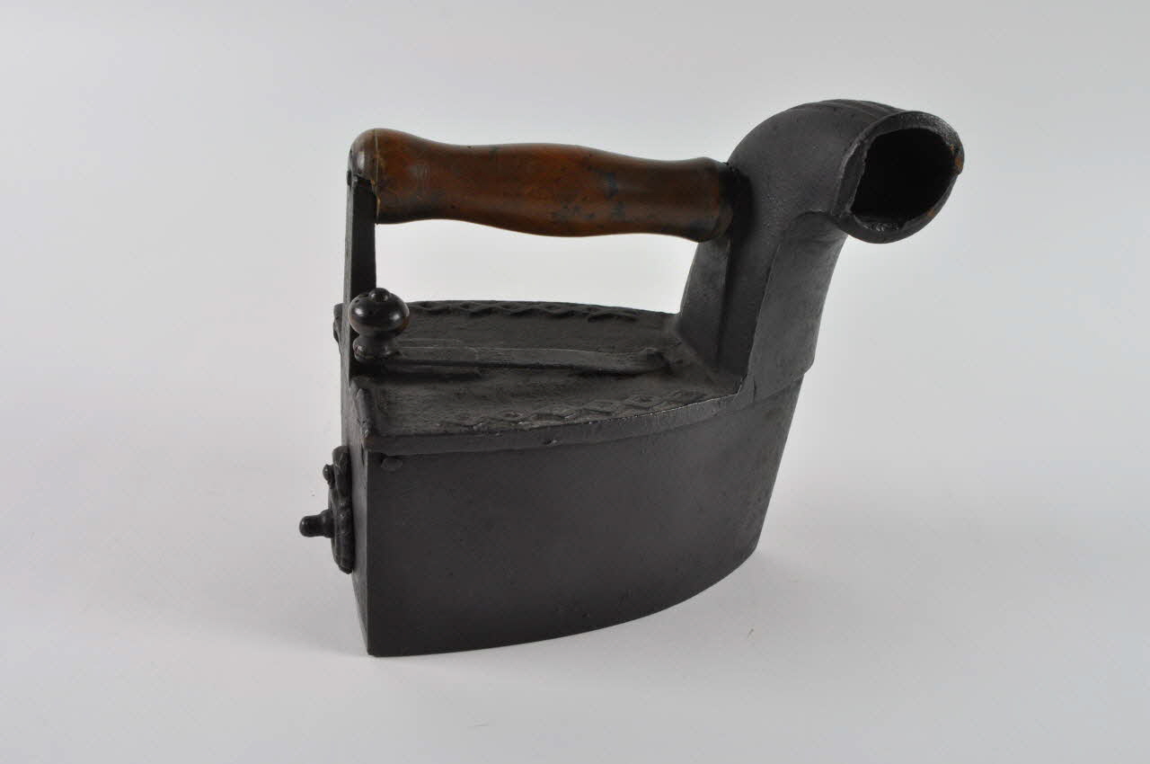 fer à repasser 1963.57.1 Photo Mucem