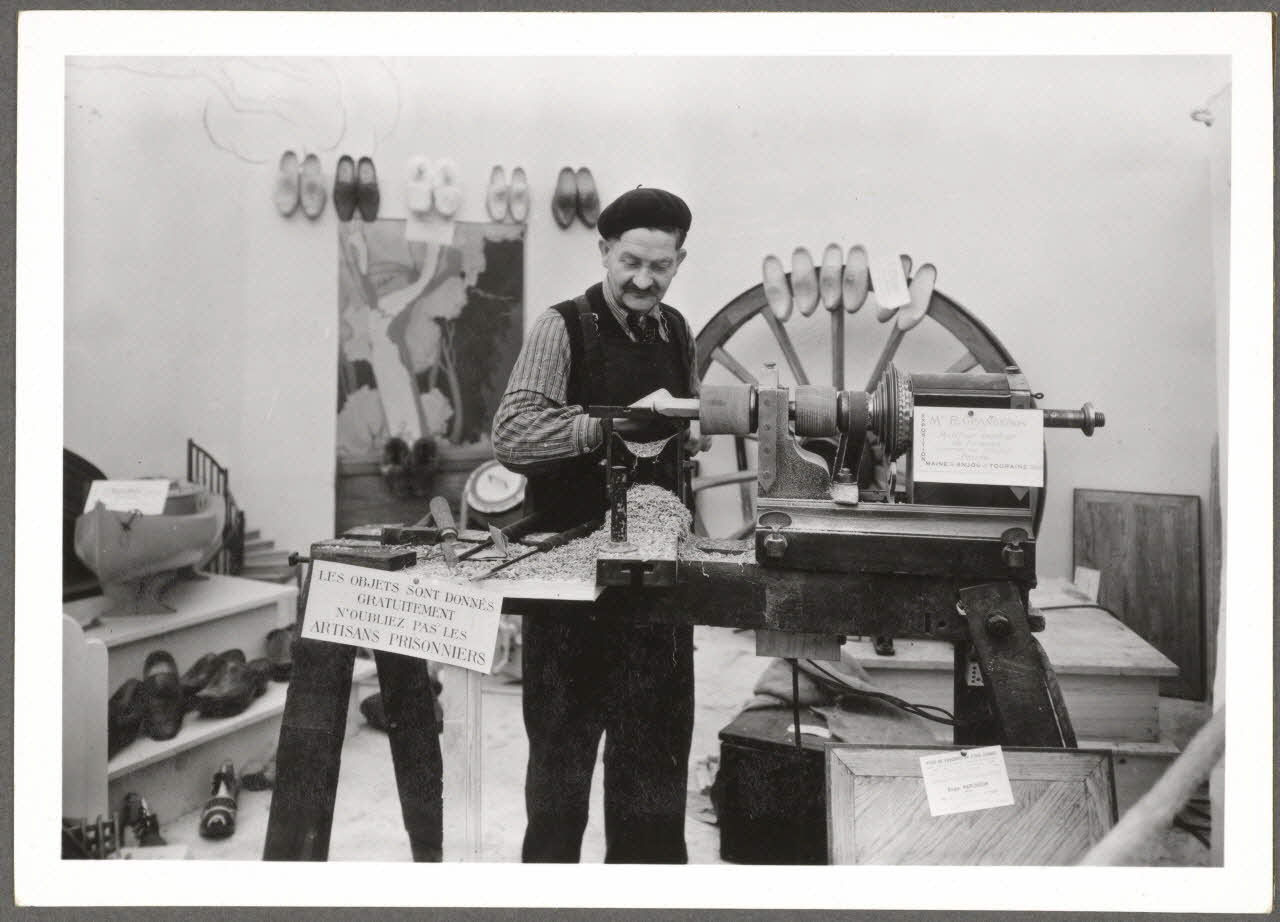 J. Evrat photographie Angers. Exposition. Renouveau et tradition ( 3 octobre - 11 octobre 1942) Pays de la Loire, France 1942/10/3 Ph.1943.60.5 Photo