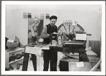 J. Evrat photographie Angers. Exposition. Renouveau et tradition ( 3 octobre - 11 octobre 1942) Pays de la Loire, France 1942/10/3 Ph.1943.60.5 Photo