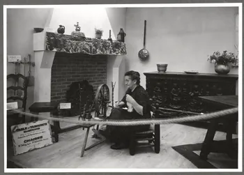J. Evrat photographie Angers. Exposition. Renouveau et tradition ( 3 octobre - 11 octobre 1942) Pays de la Loire, France 1942/10/3 Ph.1943.60.6  Photo