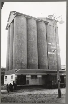 Anonyme photographie Société coopérative agricole. Silos Ile-de-France, France 1940 Ph.1943.73.13  Photo