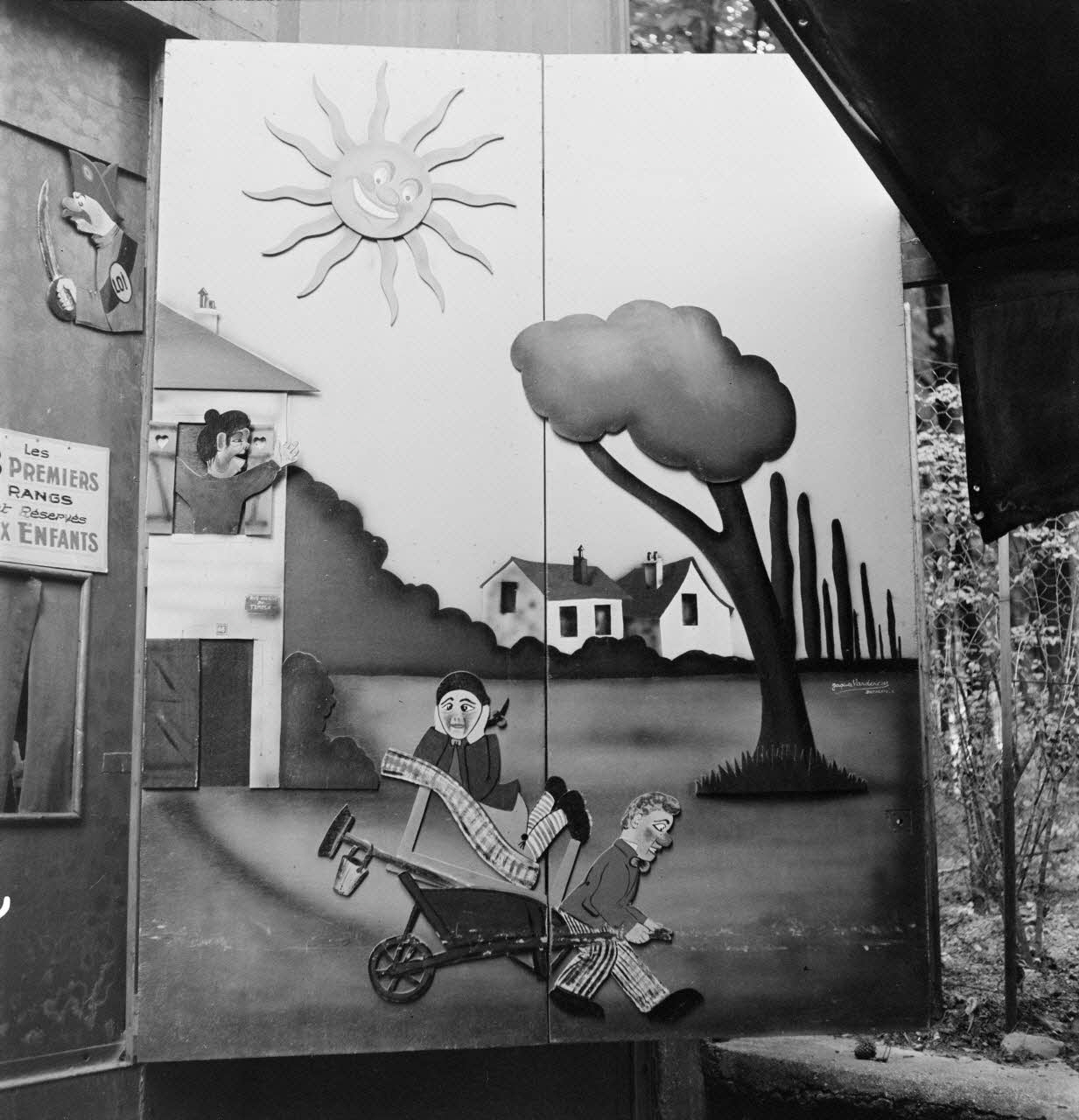 Pierre Dourdaine ; Pierre Soulier photographie MNATP. Enquête sur les théâtres de marionnettes conduite par Pierre Soulier (1944-1950) Ile-de-France, France 1944/7/1 Ph.1944.129.151 Photo