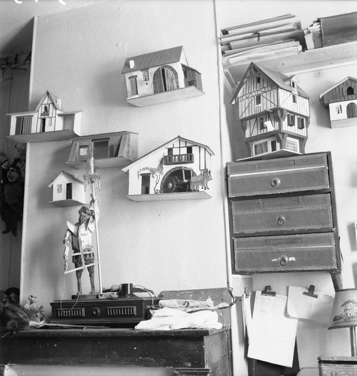 Pierre Dourdaine ; Pierre Soulier photographie MNATP. Enquête sur les théâtres de marionnettes conduite par Pierre Soulier (1944-1950) Ile-de-France, France 1944/7/1 Ph.1944.129.79 Photo