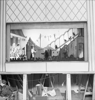 Pierre Dourdaine ; Pierre Soulier photographie MNATP. Enquête sur les théâtres de marionnettes conduite par Pierre Soulier (1944-1950) Ile-de-France, France 1944/7/1 Ph.1944.129.83  Photo