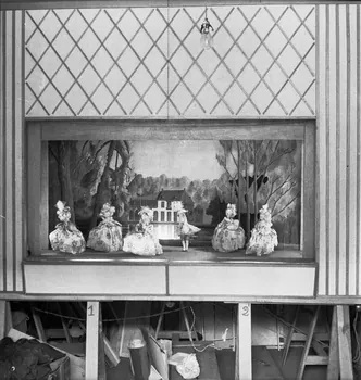 Pierre Dourdaine ; Pierre Soulier photographie MNATP. Enquête sur les théâtres de marionnettes conduite par Pierre Soulier (1944-1950) Ile-de-France, France 1944/7/1 Ph.1944.129.84  Photo