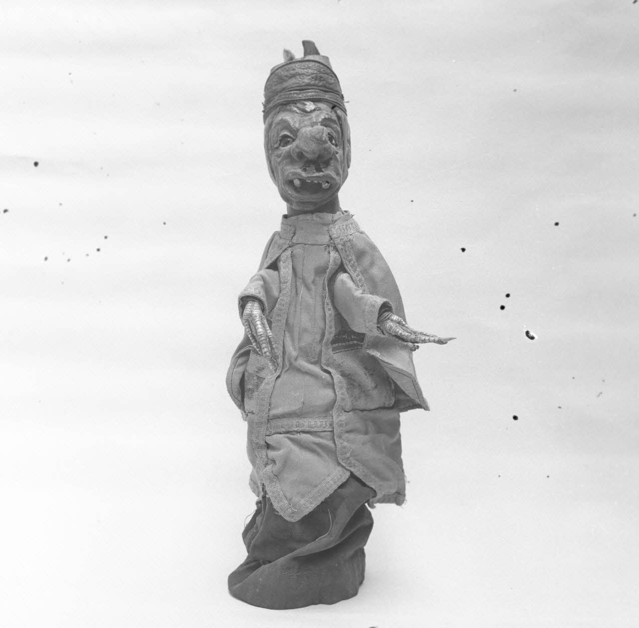 Pierre Dourdaine ; Pierre Soulier photographie MNATP. Enquête sur les théâtres de marionnettes conduite par Pierre Soulier (1944-1950) Ile-de-France, France 1944/7/20 Ph.1944.142.36 Photo