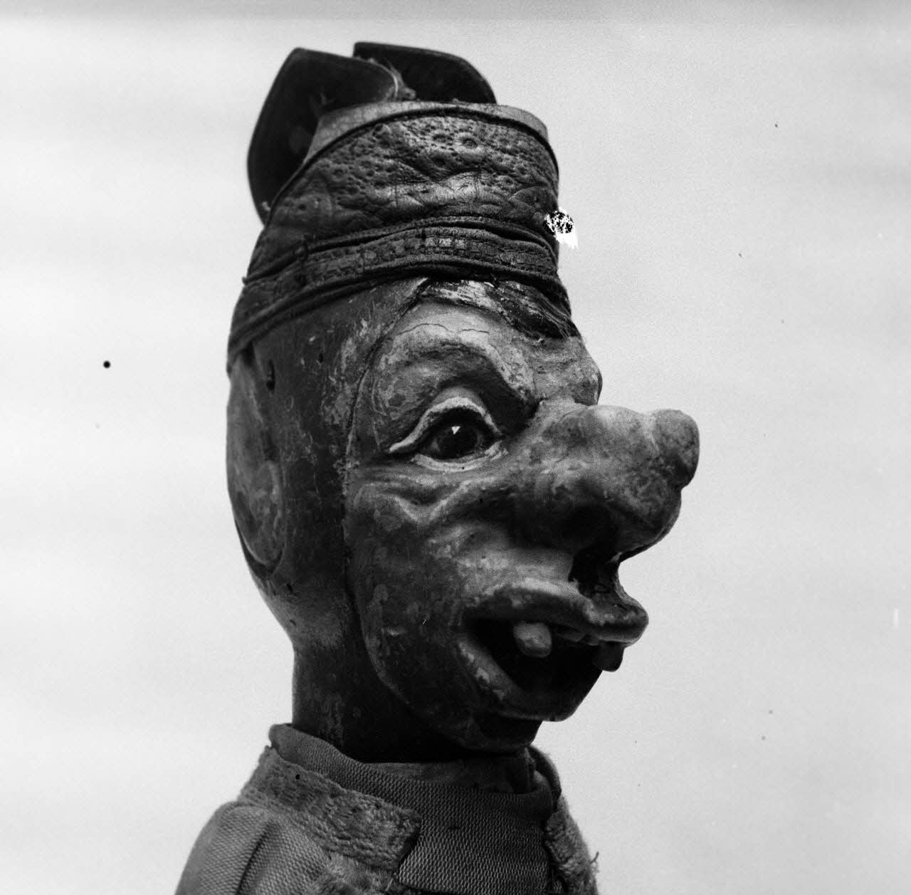 Pierre Dourdaine ; Pierre Soulier photographie MNATP. Enquête sur les théâtres de marionnettes conduite par Pierre Soulier (1944-1950) Ile-de-France, France 1944/7/20 Ph.1944.142.37 Photo