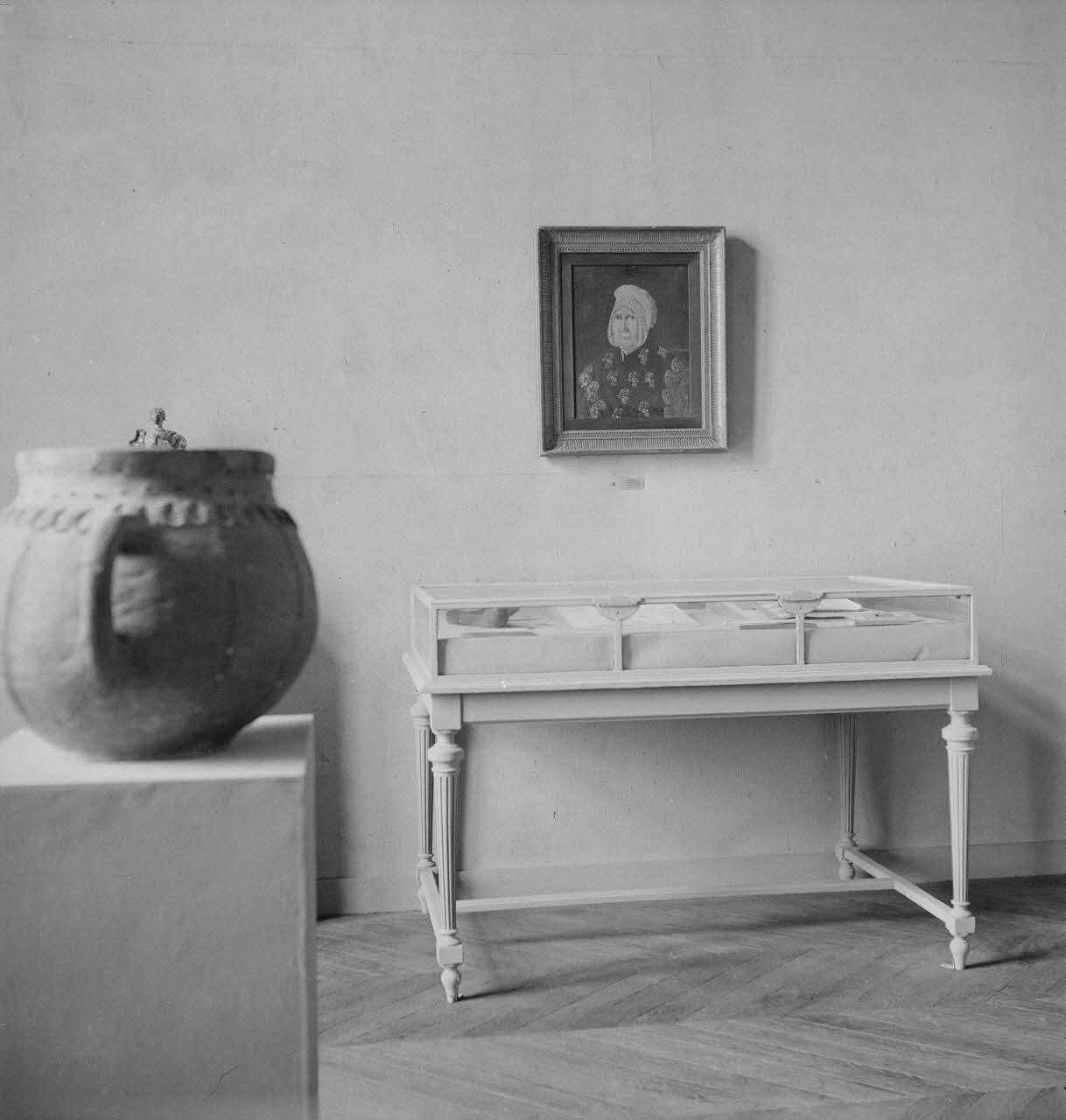 Pierre Soulier photographie Paris. Musée du Louvre. Exposition. Musées nationaux : nouvelles acquisitions réalisées entre septembre 1939 et septembre 1945 (28 septembre 1945 - ?) Ile-de-France, France 1945/9/1 Ph.1945.124.1 Photo