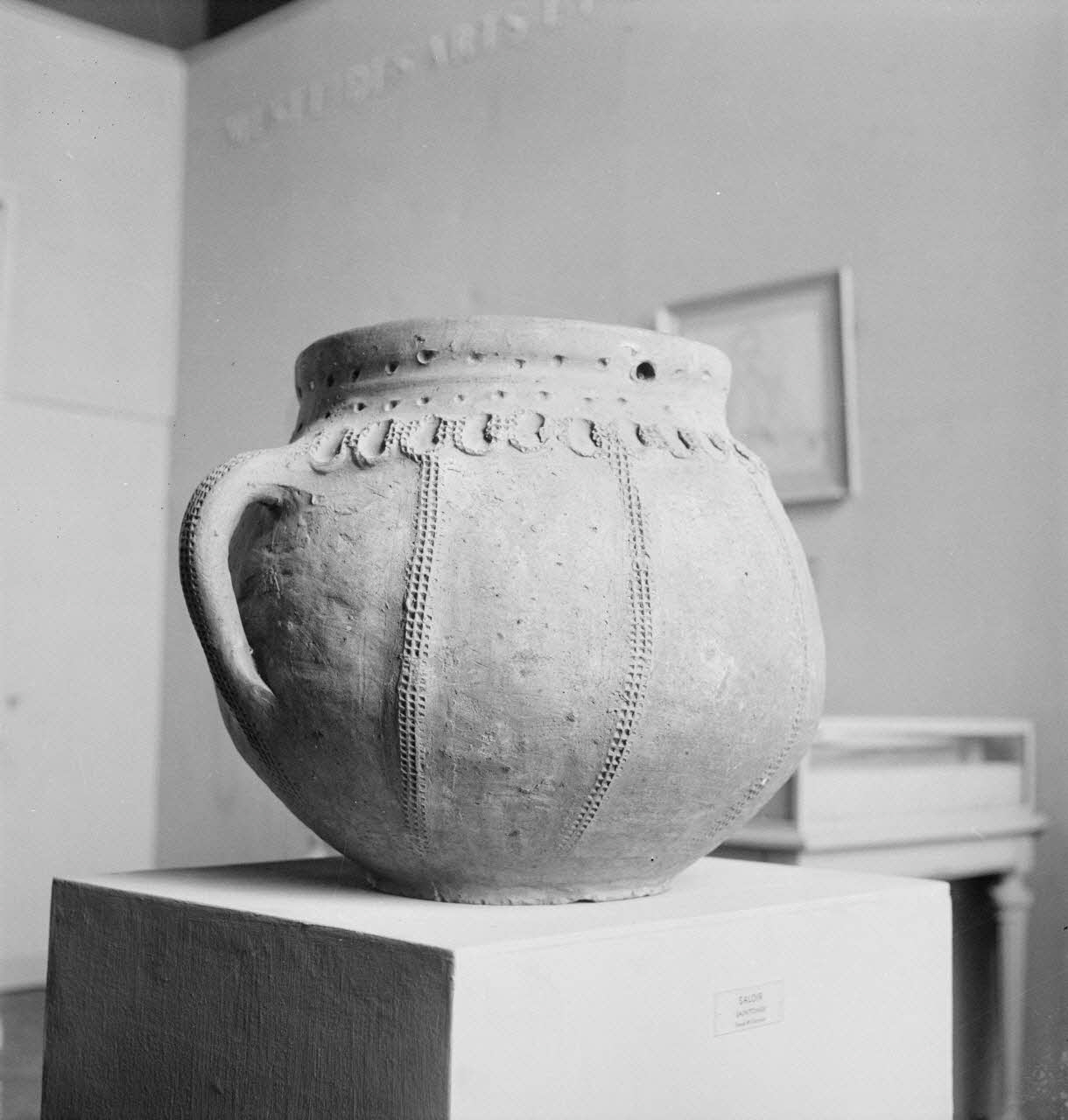 Pierre Soulier photographie Paris. Musée du Louvre. Exposition. Musées nationaux : nouvelles acquisitions réalisées entre septembre 1939 et septembre 1945 (28 septembre 1945 - ?) Ile-de-France, France 1945/9/1 Ph.1945.124.11 Photo Mucem / Pierre Soulier