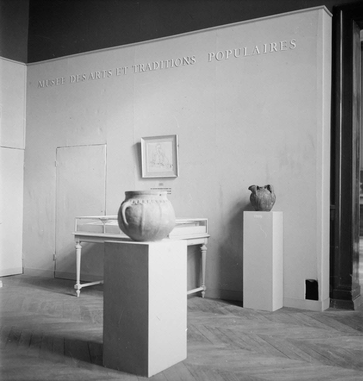Pierre Soulier photographie Paris. Musée du Louvre. Exposition. Musées nationaux : nouvelles acquisitions réalisées entre septembre 1939 et septembre 1945 (28 septembre 1945 - ?) Ile-de-France, France 1945/9/1 Ph.1945.124.9 Photo
