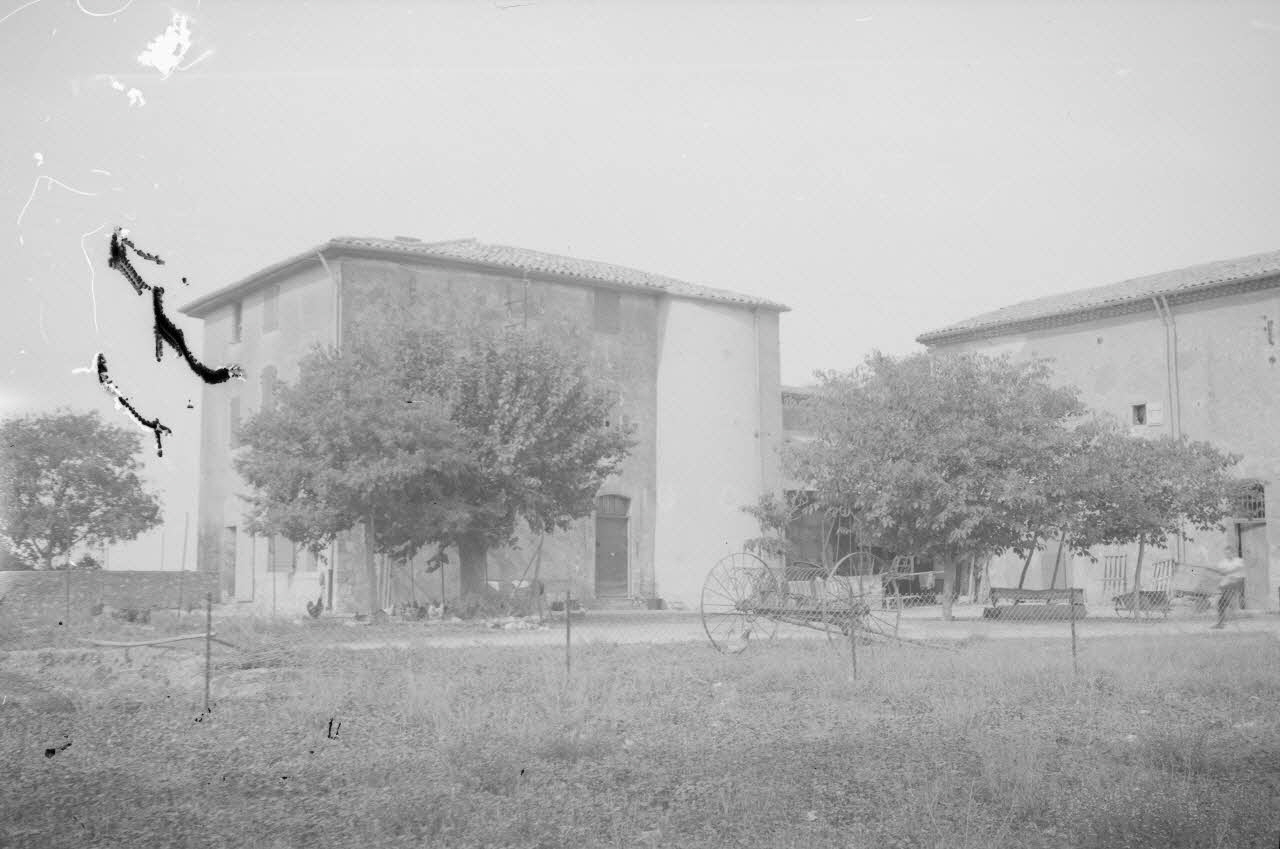 Roger Pepiot photographie Patheron la grande. Antoine. La "grande bastide". La bastide Provence-Alpes-Côte d'Azur, France 1943/9/8 Ph.1945.16.1 Photo