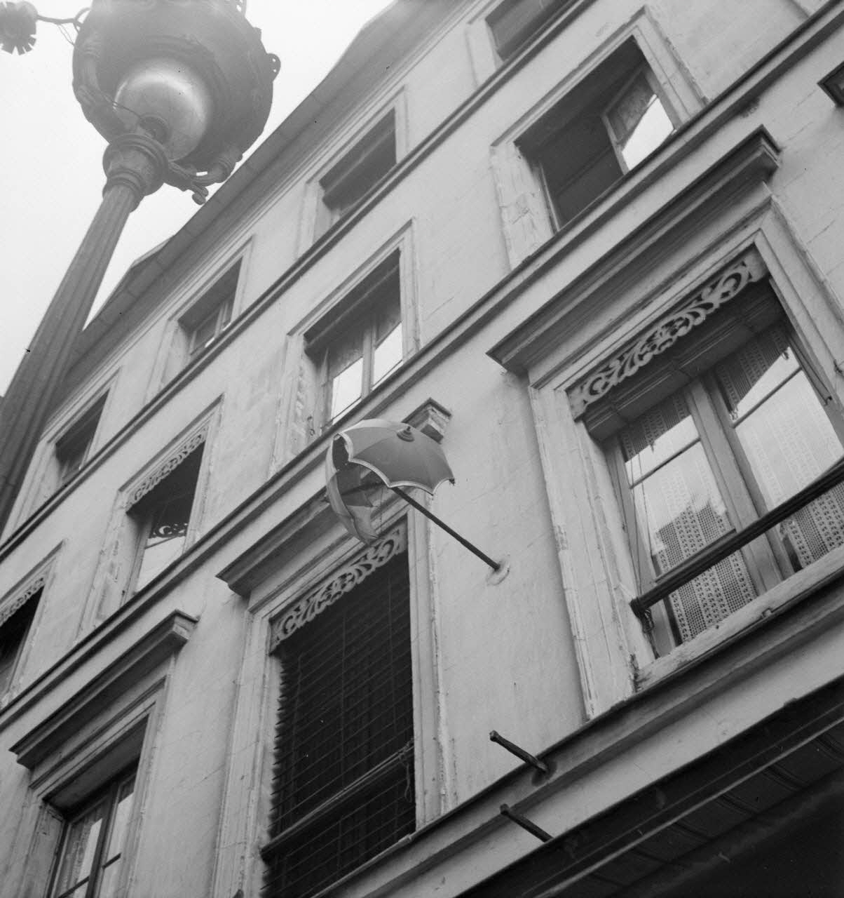 Pierre Soulier photographie MNATP. Enquête sur le décor des boutiques parisiennes conduite par Pierre Soulier (1945-1950) Ile-de-France, France 1945/5/23 Ph.1945.67.76 Photo