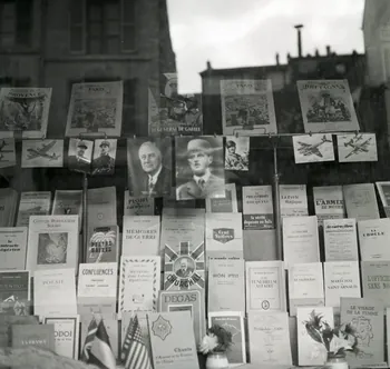 Pierre Soulier photographie MNATP. Enquête sur le décor des boutiques parisiennes conduite par Pierre Soulier (1945-1950) Ile-de-France, France 1945/5/23 Ph.1945.67.80 Photo