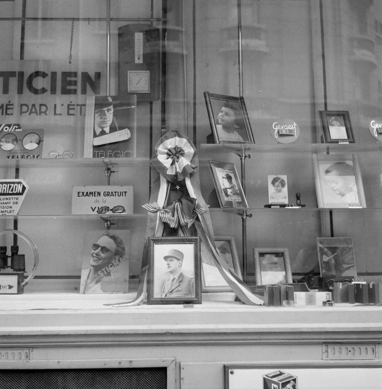 Pierre Soulier photographie MNATP. Enquête sur le décor des boutiques parisiennes conduite par Pierre Soulier (1945-1950) Ile-de-France, France 1945/5/23 Ph.1945.67.82 Photo