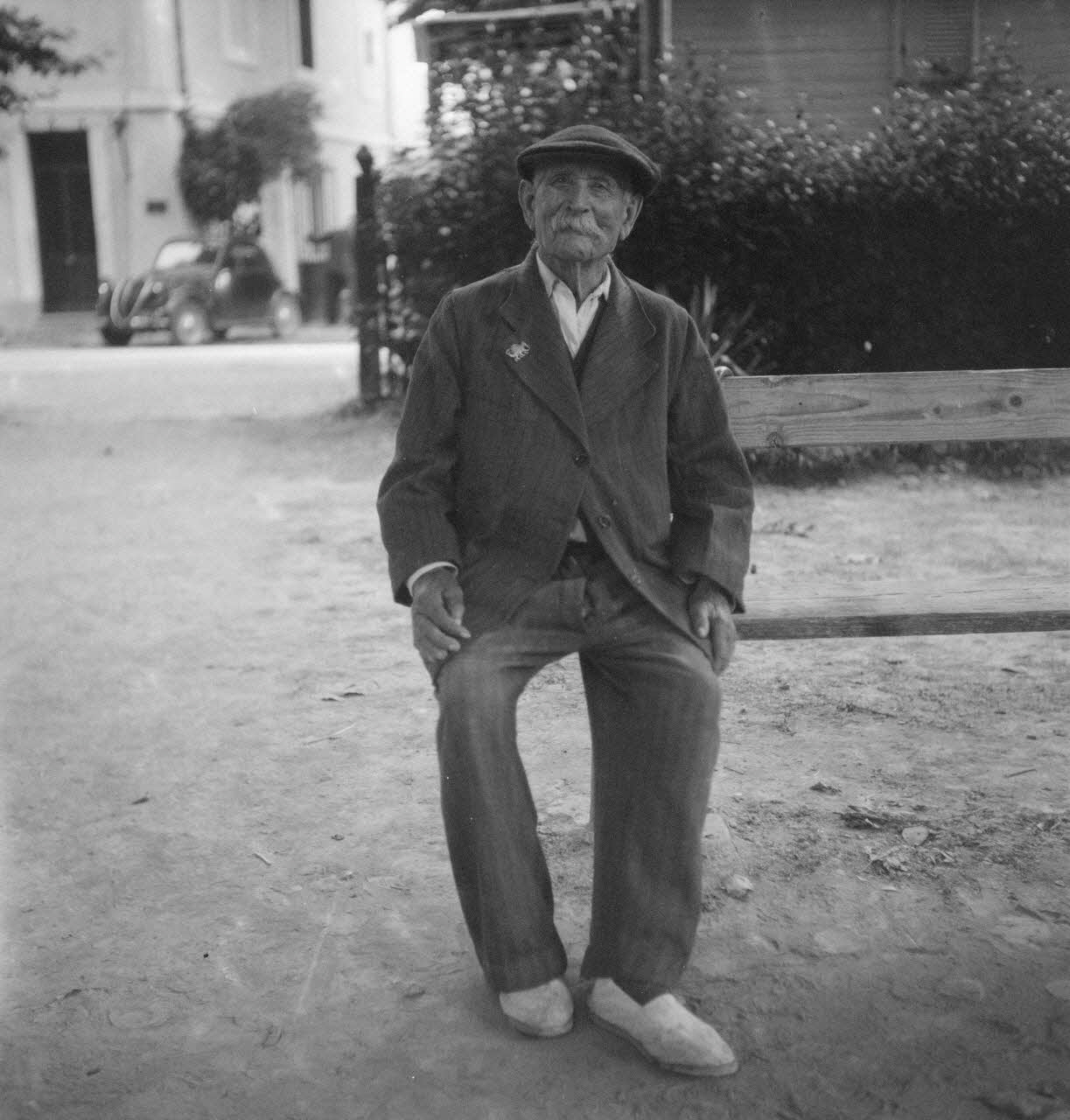 Pierre Soulier photographie Fêtes de la tarasque organisée par la commune libre de Jarnègues les 22, 23 et 24 juin 1946 à Tarascon Provence-Alpes-Côte d'Azur, France 1946/6/24 Ph.1946.118.132 Photo
