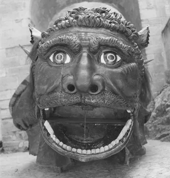 Pierre Soulier photographie Fêtes de la tarasque organisée par la commune libre de Jarnègues les 22, 23 et 24 juin 1946 à Tarascon Provence-Alpes-Côte d'Azur, France 1946/6/25 Ph.1946.118.138  Photo Mucem / Pierre Soulier