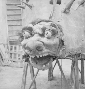 Pierre Soulier photographie Fêtes de la tarasque organisée par la commune libre de Jarnègues les 22, 23 et 24 juin 1946 à Tarascon Provence-Alpes-Côte d'Azur, France 1946/6/25 Ph.1946.118.145  Photo