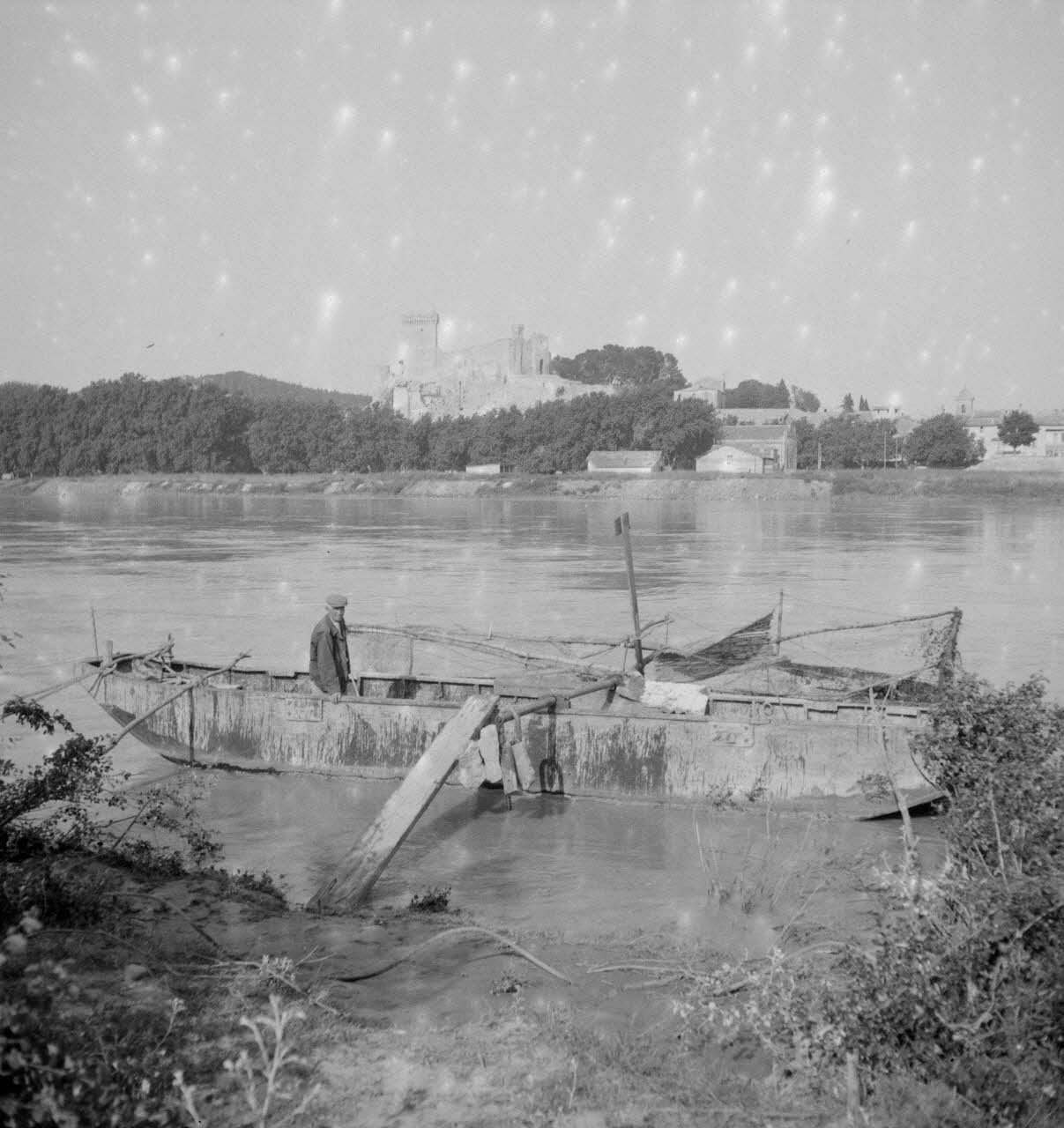 Pierre Soulier photographie Fêtes de la tarasque organisée par la commune libre de Jarnègues les 22, 23 et 24 juin 1946 à Tarascon Provence-Alpes-Côte d'Azur, France 1946/6/25 Ph.1946.118.149 Photo Mucem / Pierre Soulier