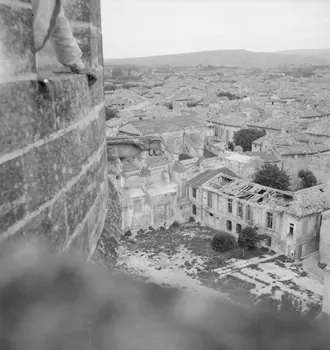Pierre Soulier photographie Fêtes de la tarasque organisée par la commune libre de Jarnègues les 22, 23 et 24 juin 1946 à Tarascon Provence-Alpes-Côte d'Azur, France 1946/6/25 Ph.1946.118.163  Photo