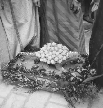 Pierre Soulier photographie Fêtes de la tarasque organisée par la commune libre de Jarnègues les 22, 23 et 24 juin 1946 à Tarascon Provence-Alpes-Côte d'Azur, France 1946/6/23 Ph.1946.118.190  Photo