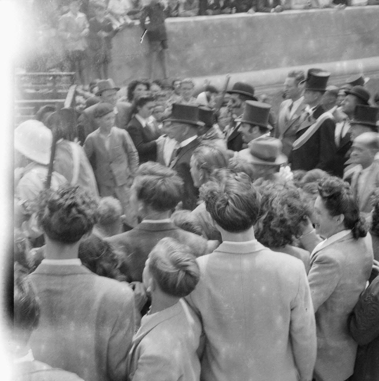 Pierre Soulier photographie Fêtes de la tarasque organisée par la commune libre de Jarnègues les 22, 23 et 24 juin 1946 à Tarascon Provence-Alpes-Côte d'Azur, France 1946/6/23 Ph.1946.118.30 Photo