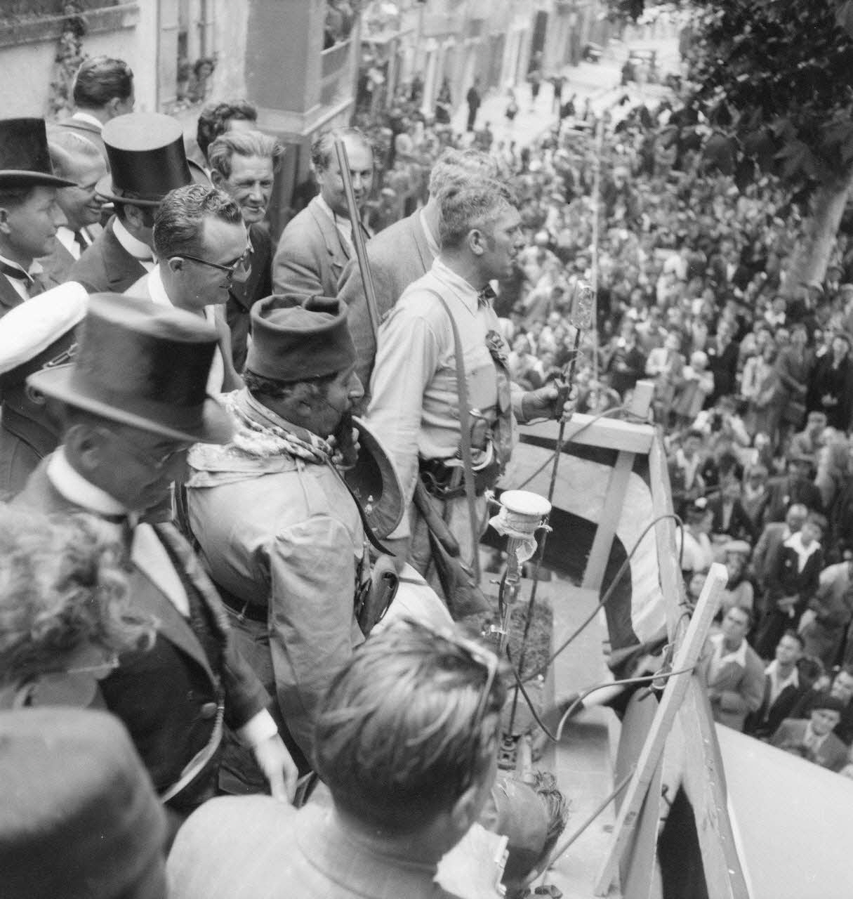 Pierre Soulier photographie Fêtes de la tarasque organisée par la commune libre de Jarnègues les 22, 23 et 24 juin 1946 à Tarascon Provence-Alpes-Côte d'Azur, France 1946/6/23 Ph.1946.118.44 Photo