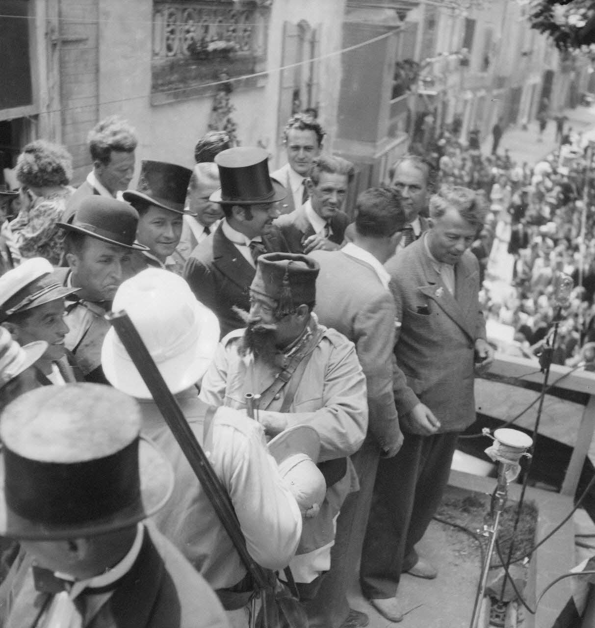 Pierre Soulier photographie Fêtes de la tarasque organisée par la commune libre de Jarnègues les 22, 23 et 24 juin 1946 à Tarascon Provence-Alpes-Côte d'Azur, France 1946/6/23 Ph.1946.118.45 Photo