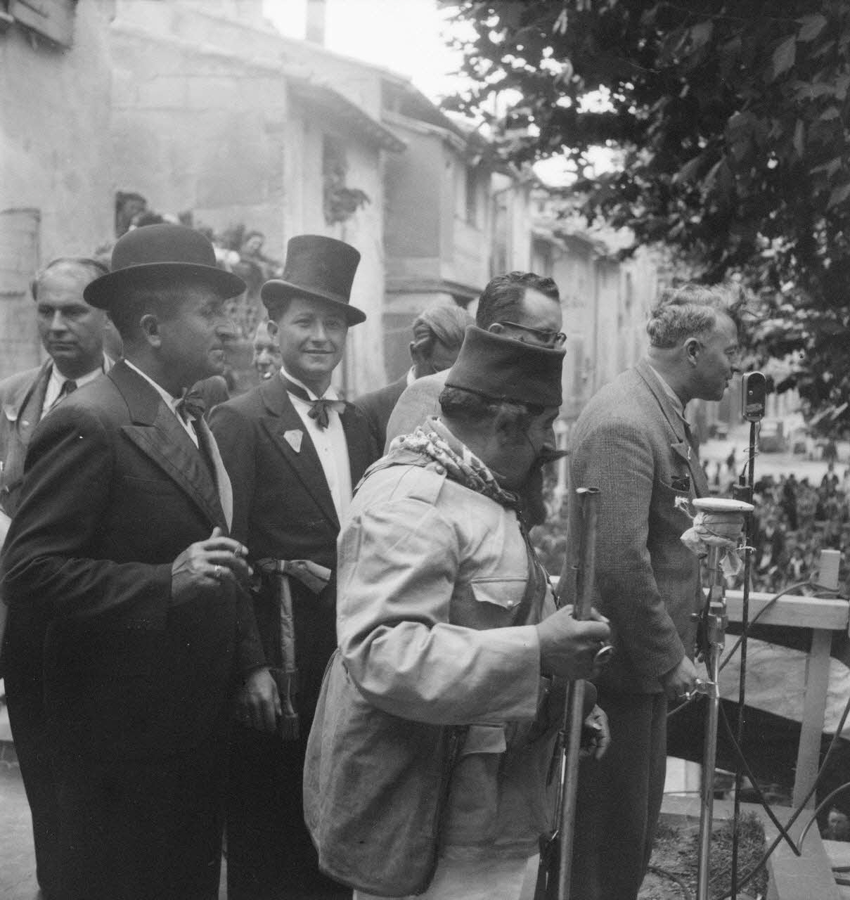 Pierre Soulier photographie Fêtes de la tarasque organisée par la commune libre de Jarnègues les 22, 23 et 24 juin 1946 à Tarascon Provence-Alpes-Côte d'Azur, France 1946/6/23 Ph.1946.118.48 Photo