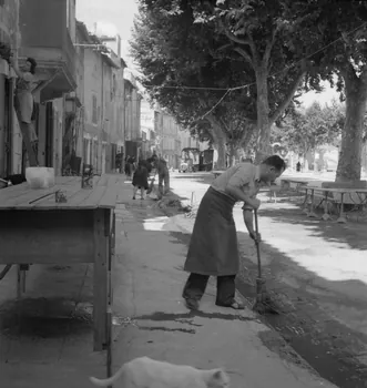 Pierre Soulier photographie Fêtes de la tarasque organisée par la commune libre de Jarnègues les 22, 23 et 24 juin 1946 à Tarascon Provence-Alpes-Côte d'Azur, France 1946/6/22 Ph.1946.118.5 Photo