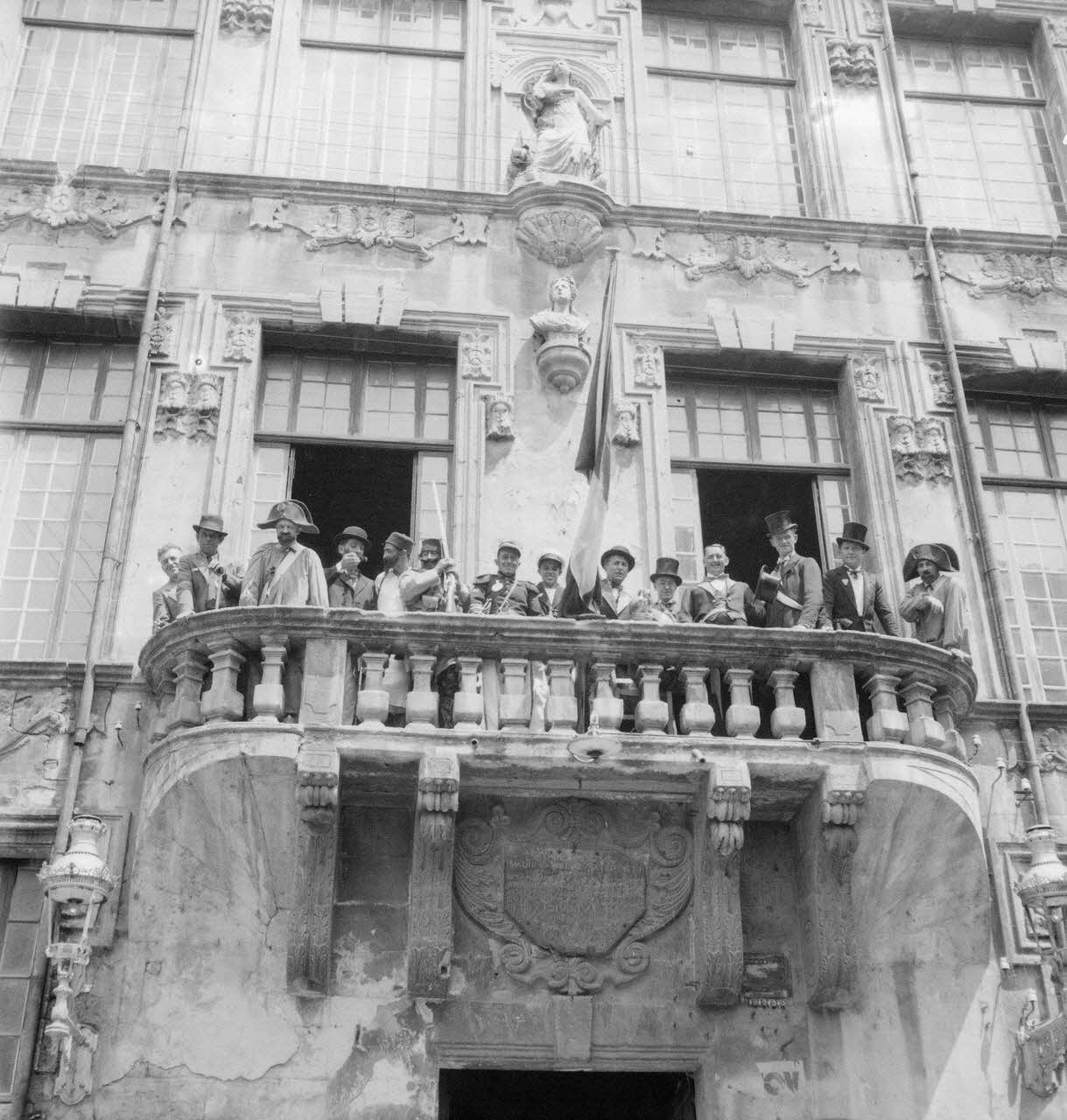 Pierre Soulier photographie Fêtes de la tarasque organisée par la commune libre de Jarnègues les 22, 23 et 24 juin 1946 à Tarascon Provence-Alpes-Côte d'Azur, France 1946/6/23 Ph.1946.118.50 Photo