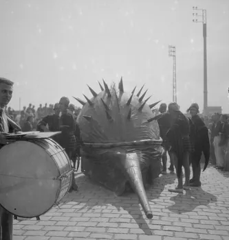 Pierre Soulier photographie Fêtes de la tarasque organisée par la commune libre de Jarnègues les 22, 23 et 24 juin 1946 à Tarascon Provence-Alpes-Côte d'Azur, France 1946/6/23 Ph.1946.118.78 Photo