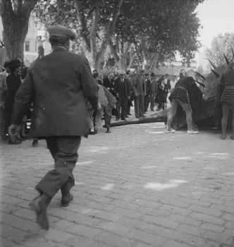Pierre Soulier photographie Fêtes de la tarasque organisée par la commune libre de Jarnègues les 22, 23 et 24 juin 1946 à Tarascon Provence-Alpes-Côte d'Azur, France 1946/6/23 Ph.1946.118.94  Photo