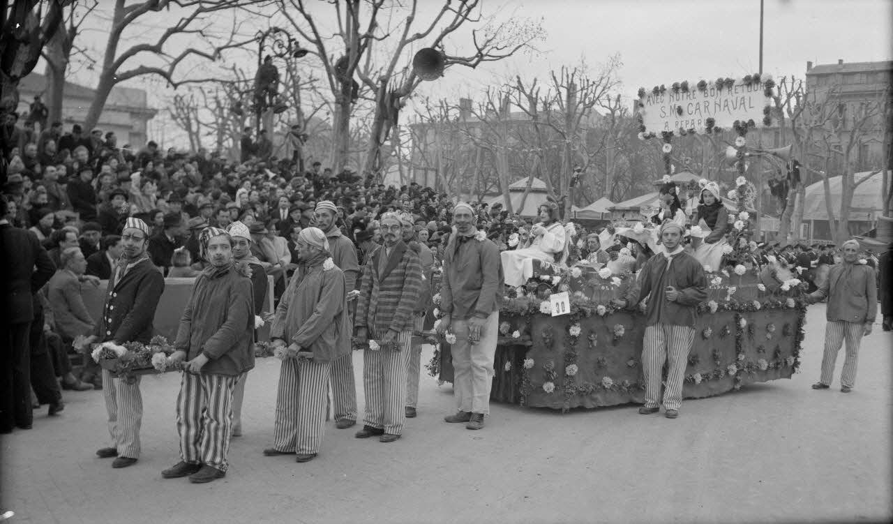 Molinard photographie Groupe de 12 Notre bon retour. Création J. Marquis Provence-Alpes-Côte d'Azur, France 1946/3/3 Ph.1946.76.27 Photo