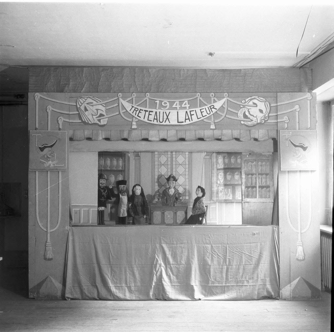 Pierre Soulier photographie MNATP. Enquête sur les théâtres de marionnettes conduite par Pierre Soulier (1944-1950) Ile-de-France, France 1946/4/27 Ph.1946.84.32 Photo