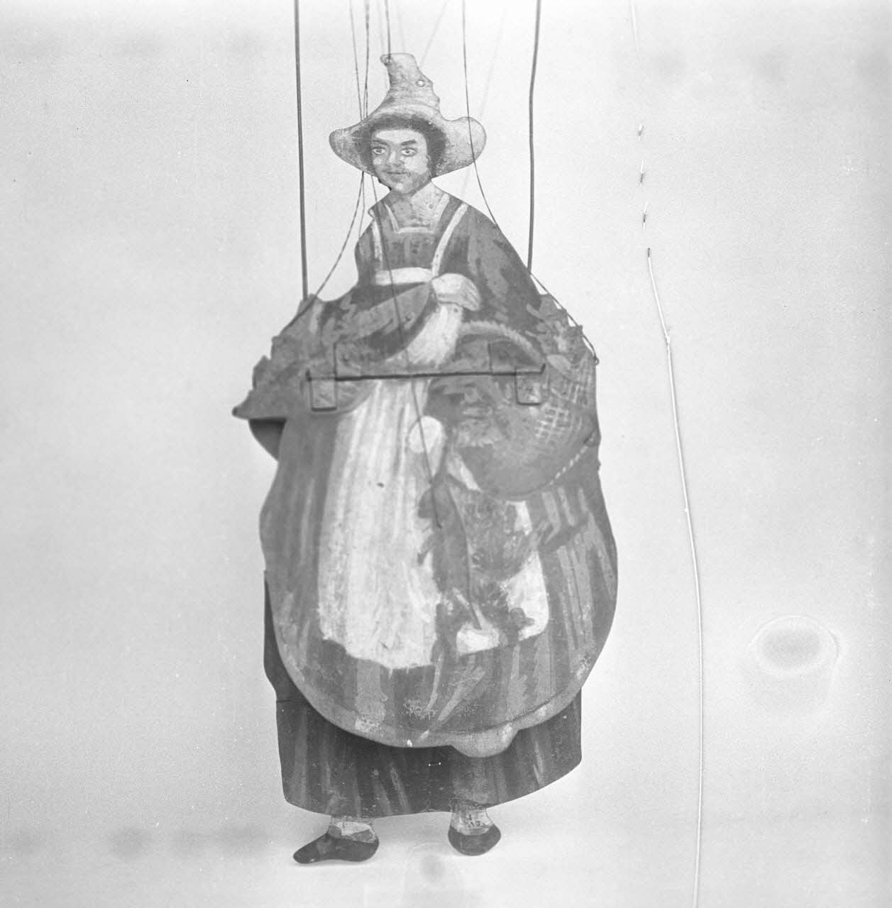 Pierre Soulier photographie MNATP. Enquête sur les théâtres de marionnettes conduite par Pierre Soulier (1944-1950) Centre, France 1947 Ph.1947.43.37 Photo