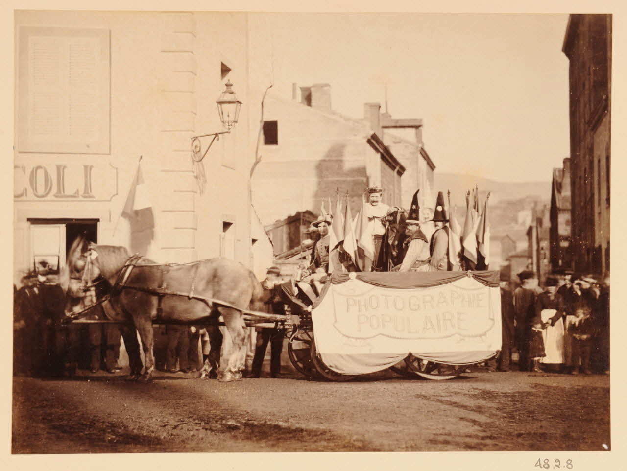 Bellotti ; Danièle Adam photographie Album Boulin (Bellotti) Rhône-Alpes, France 1885/8/2 Ph.1948.2.8 Photo
