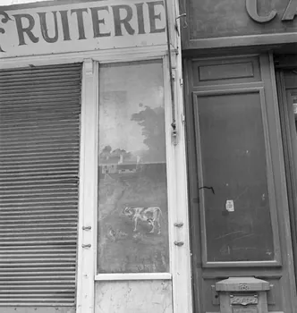 Pierre Soulier photographie Enquête sur le décor des boutiques parisiennes conduite par Pierre Soulier (1945-1950) Ile-de-France, France 1949/5/1-1949/7/31 Ph.1949.43.297 Photo