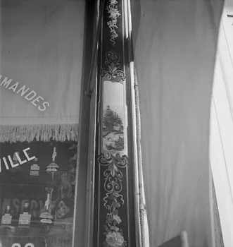Pierre Soulier photographie Enquête sur le décor des boutiques parisiennes conduite par Pierre Soulier (1945-1950) Ile-de-France, France 1949/5/1-1949/7/31 Ph.1949.43.341 Photo