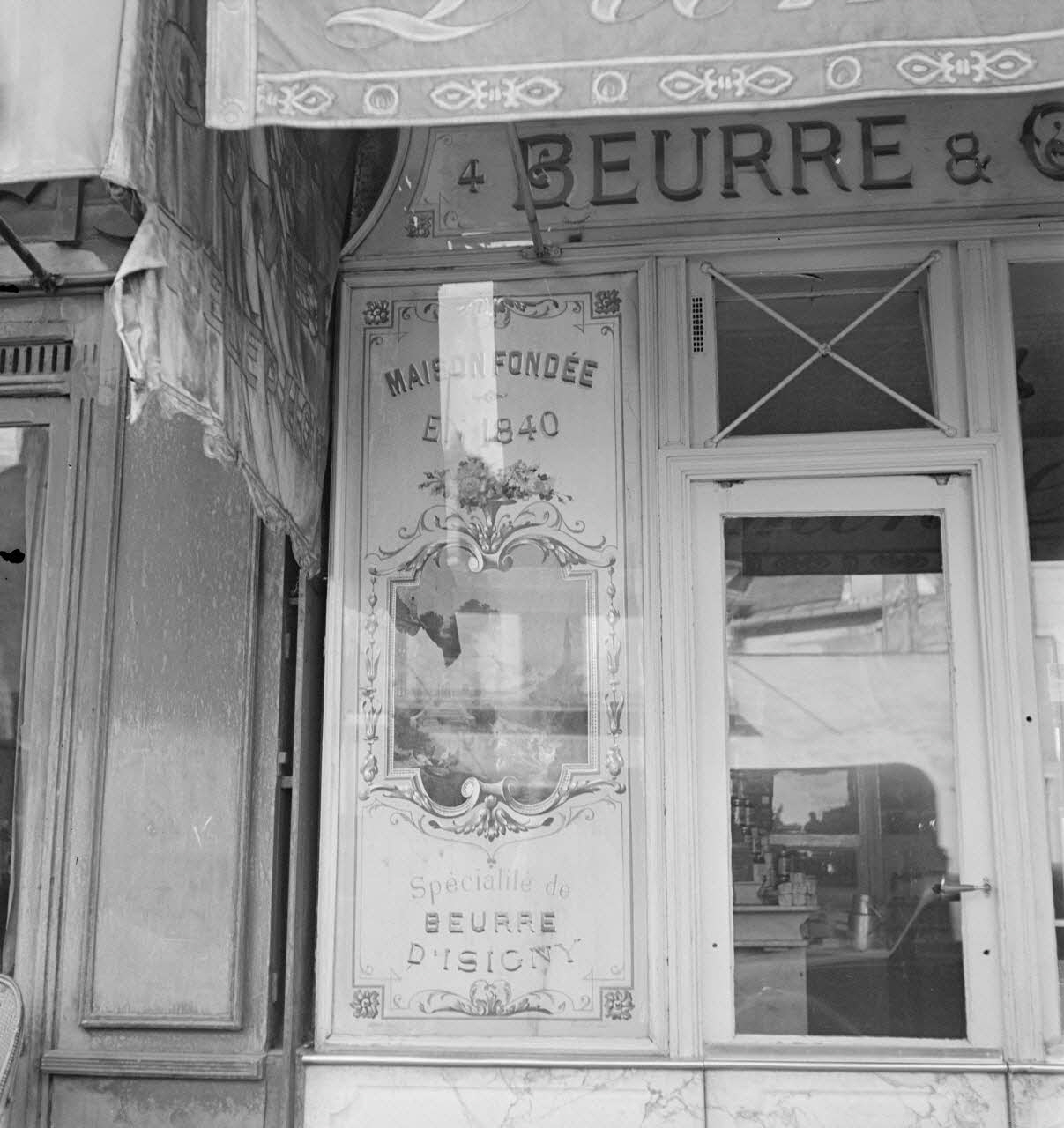 Pierre Soulier photographie Enquête sur le décor des boutiques parisiennes conduite par Pierre Soulier (1945-1950) Ile-de-France, France 1949/5/1-1949/7/31 Ph.1949.43.402 Photo