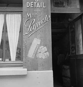 Pierre Soulier photographie Enquête sur le décor des boutiques parisiennes conduite par Pierre Soulier (1945-1950) Ile-de-France, France 1949/5/1-1949/7/31 Ph.1949.43.415 Photo