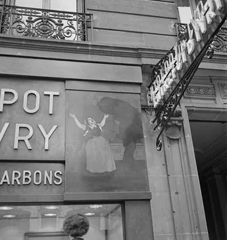 Pierre Soulier photographie Enquête sur le décor des boutiques parisiennes conduite par Pierre Soulier (1945-1950) Ile-de-France, France 1949/5/1-1949/7/31 Ph.1949.43.484 Photo